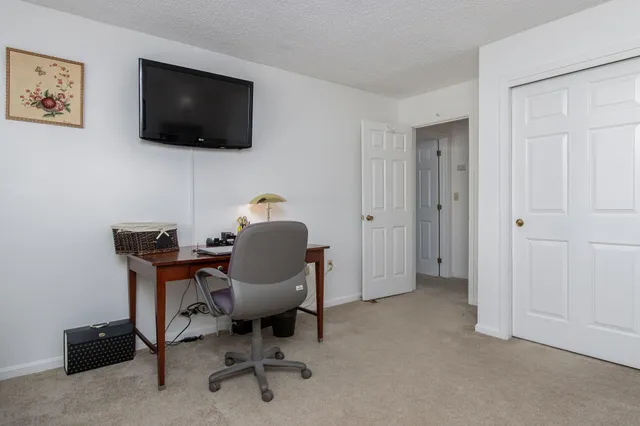 $325,000 | 30 Ledgewood Hills Drive, Unit 104, Nashua, NH 03062