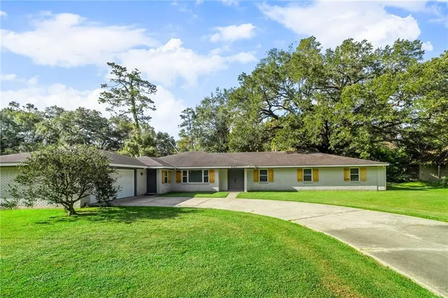 $620,000 | 307 West 10th Avenue, Covington, LA 70433
