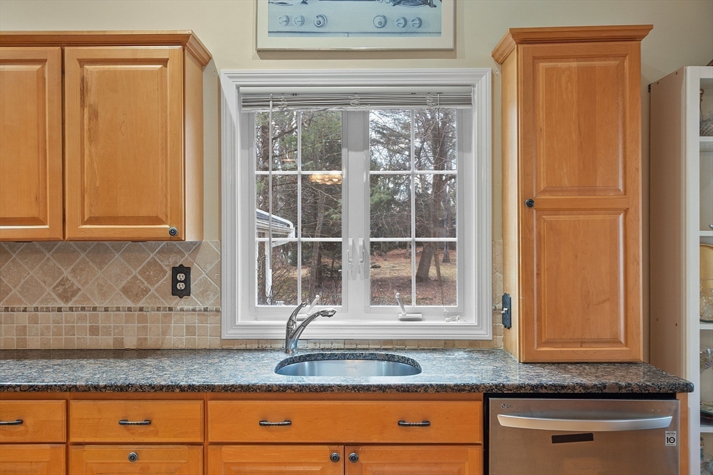 7 Brooksbie Road, Unit 2 Bedford, MA 01730 - Photo 7 of 29