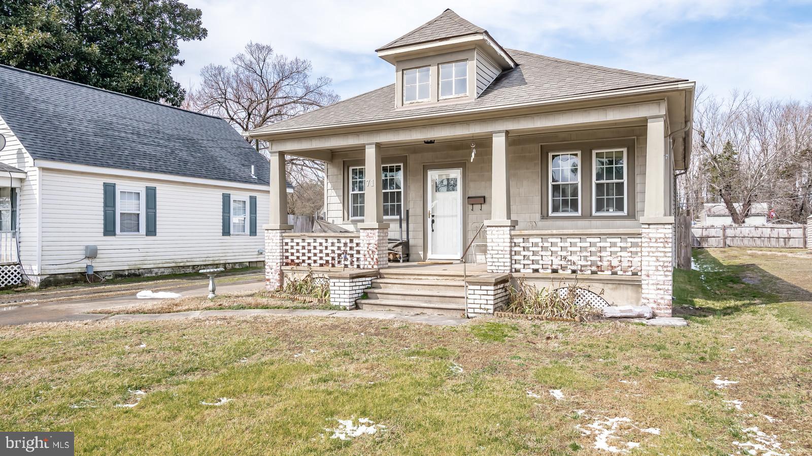 71 Chatham Heights Road Fredericksburg, VA 22405 - Photo 5 of 25 front view of a house with a yard