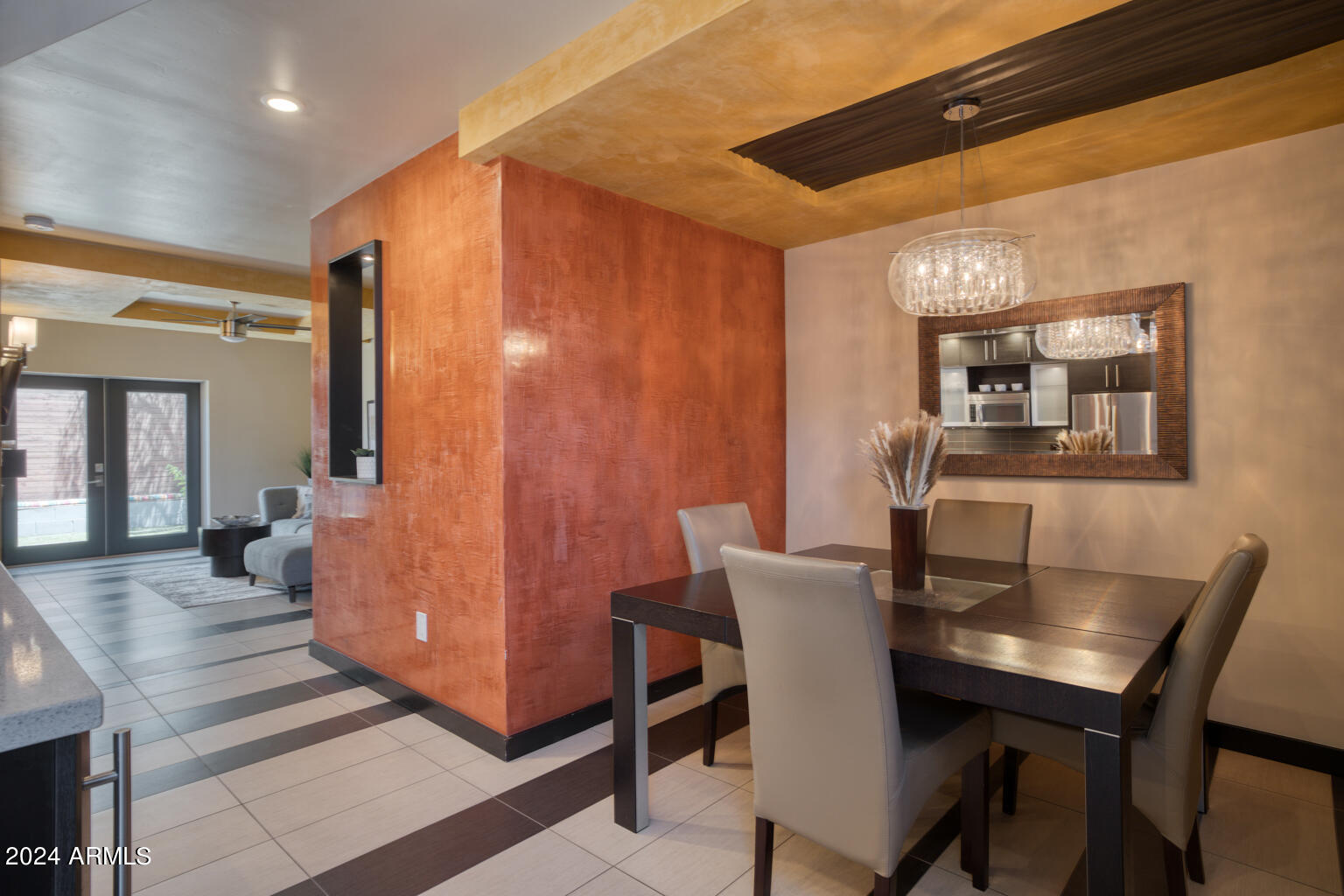 385 West Pierson Street, Unit B3 Phoenix, AZ 85013 - Photo 5 of 32 Luxurious Venetian Plaster Walls