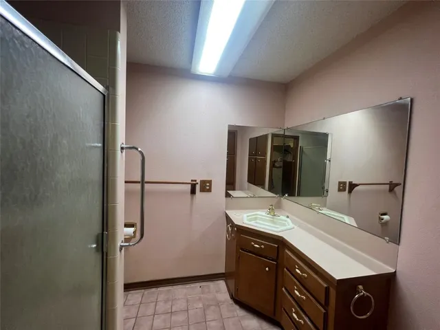 $1,150,000 | 2542 County Road 306, Thrall, TX 76578