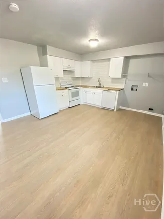 $1,200 | 113 Woodhouse Lane, Unit B, Savannah, GA 31406