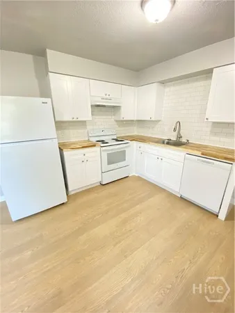 $1,200 | 113 Woodhouse Lane, Unit B, Savannah, GA 31406