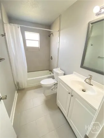 $1,200 | 113 Woodhouse Lane, Unit B, Savannah, GA 31406