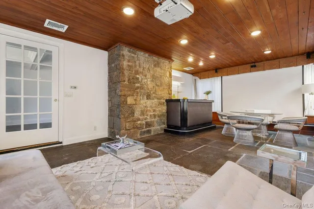 $1,650,000 | 92 Verdun Avenue, New Rochelle, NY 10804