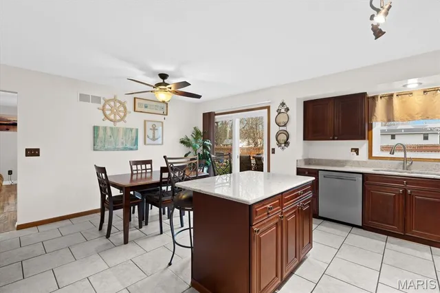 $335,000 | 1024 Hickory Point, Collinsville, IL 62234