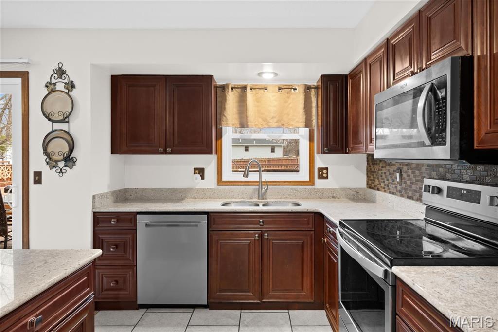 1024 Hickory Point Collinsville, IL 62234 - Photo 19 of 49