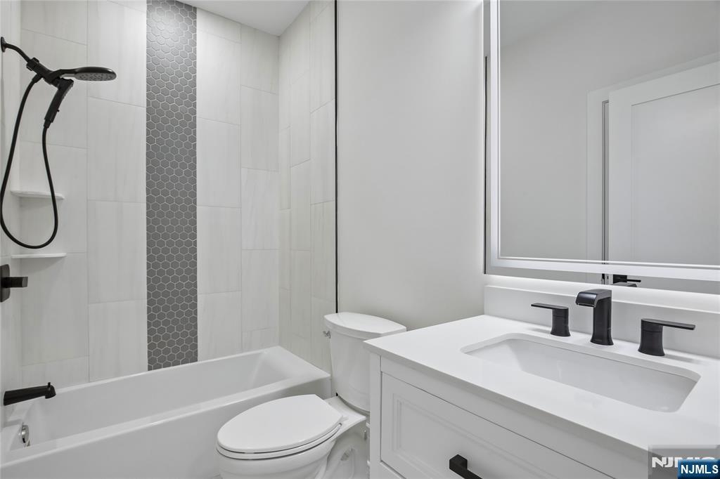 318 East Halsey Road Parsippany, NJ 07054 - Photo 26 of 38