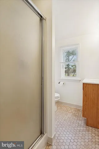 a bathroom with a toilet