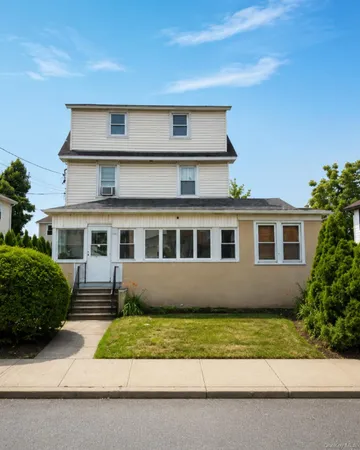 $899,000 | 29 Loretta Street, Inwood, NY 11096