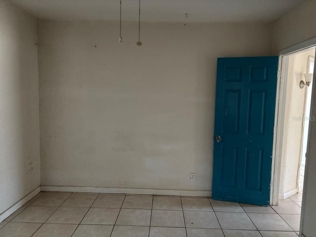 264 14th Street Northwest Largo, FL 33770 - Photo 10 of 12 a view of an empty room