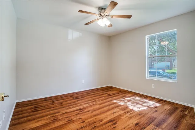 a view of empty room with window