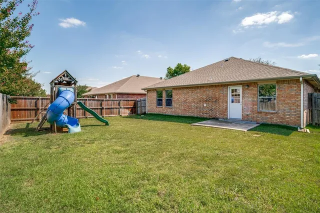 a view of a house with a backyard