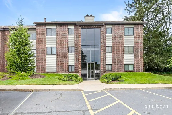 $179,000 | 3406 Devonwood Hills Northeast, Unit E, Grand Rapids, MI 49525