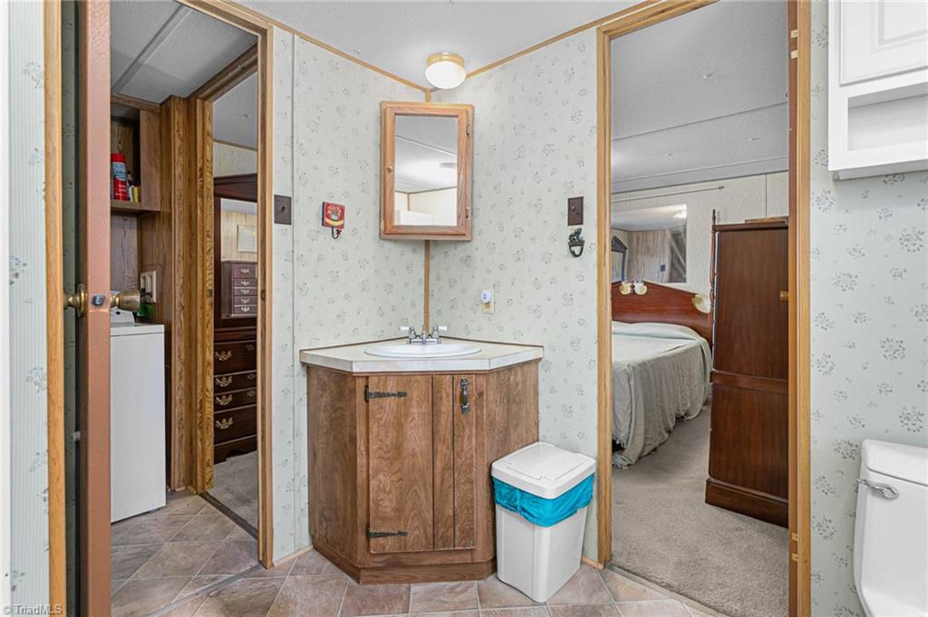 132 Friendly Road Thomasville, NC 27360 - Photo 17 of 31