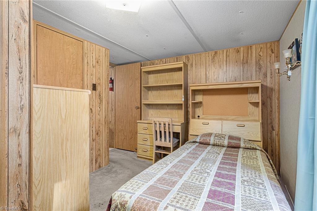 132 Friendly Road Thomasville, NC 27360 - Photo 18 of 31 Second bedroom