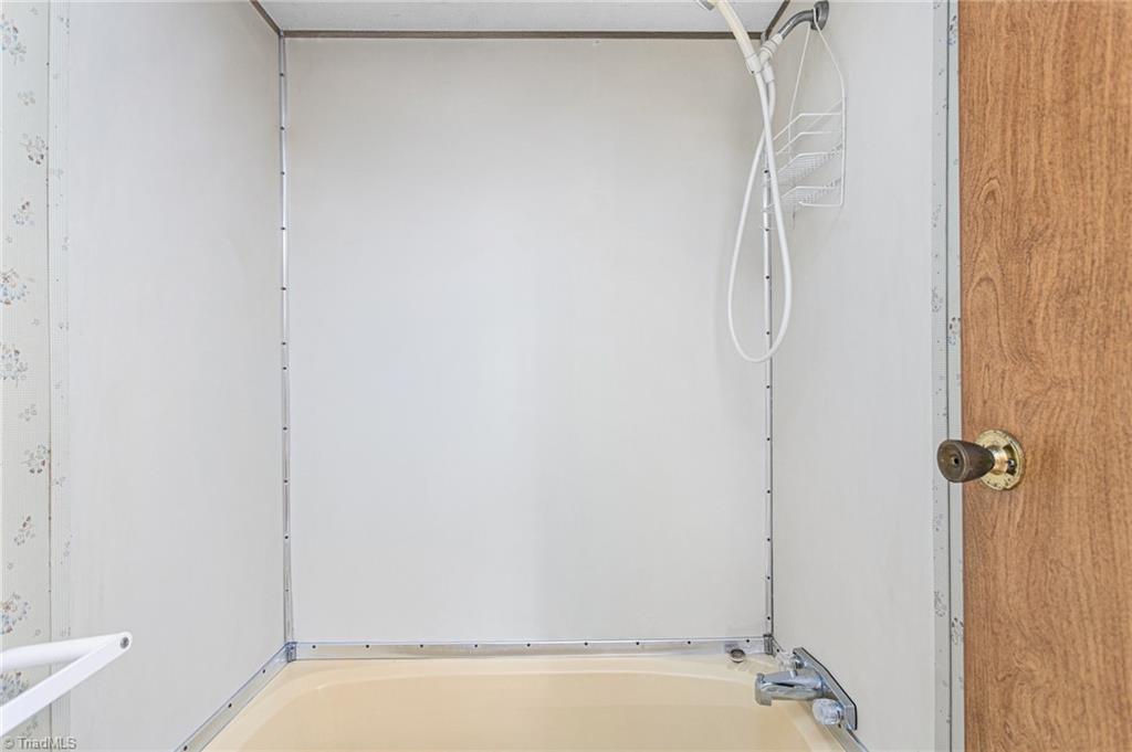 132 Friendly Road Thomasville, NC 27360 - Photo 21 of 31