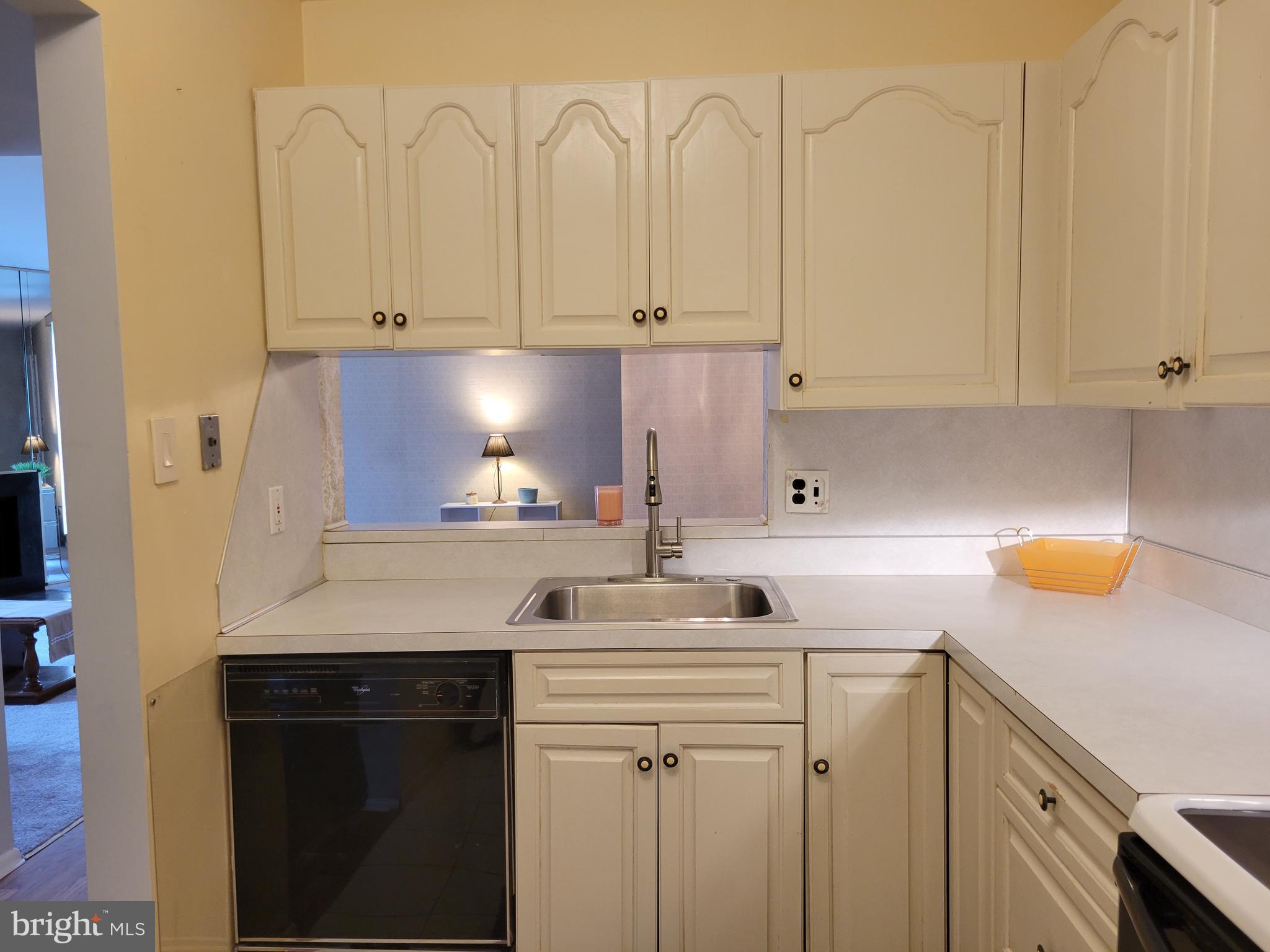 25 South Church Road, Unit 111 Maple Shade, NJ 08052 - Photo 6 of 18 Clean Kitchen w pass through to DR
