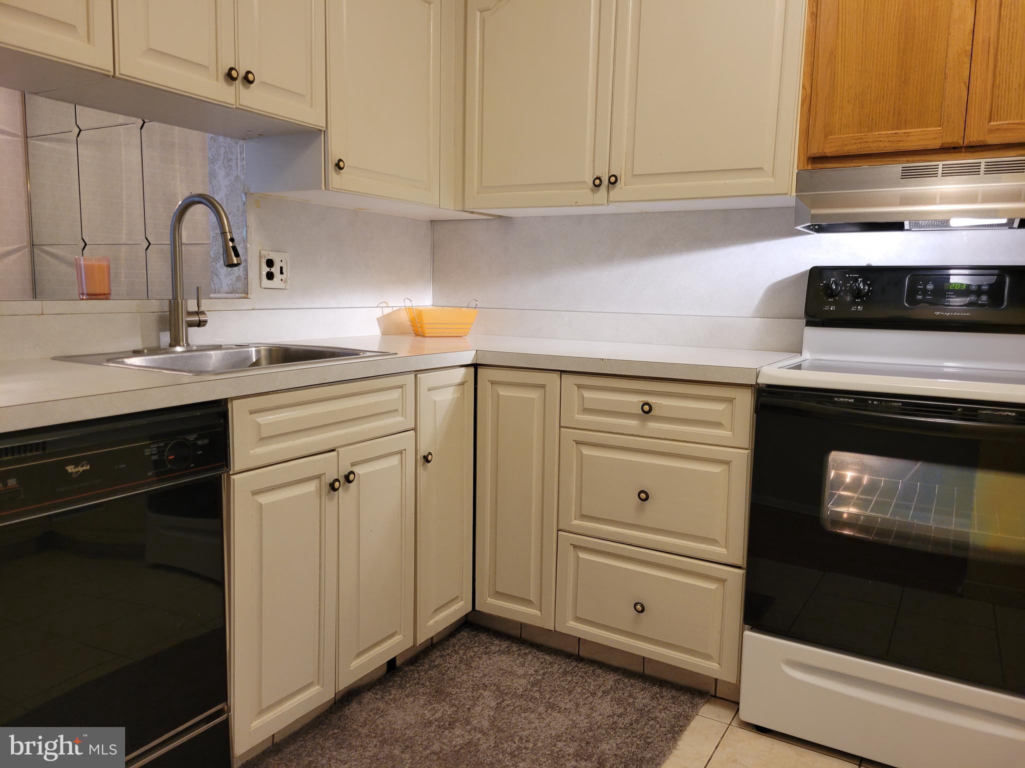 25 South Church Road, Unit 111 Maple Shade, NJ 08052 - Photo 7 of 18 Clean Kitchen w new faucet