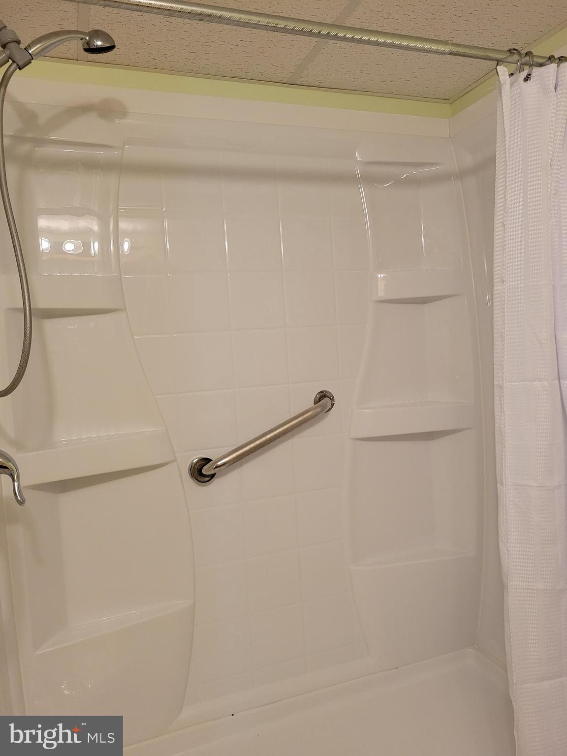 25 South Church Road, Unit 111 Maple Shade, NJ 08052 - Photo 9 of 18 Clean Bathroom with new fixtures.