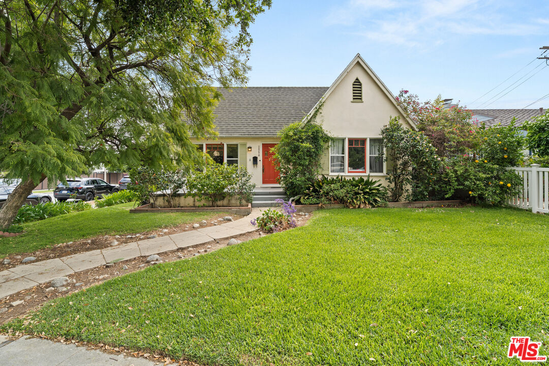 2556 East Villa Street Pasadena, CA 91107 - Photo 1 of 27