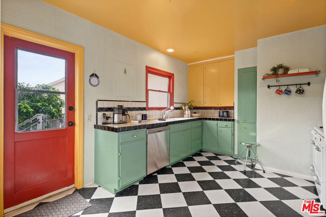 2556 East Villa Street Pasadena, CA 91107 - Photo 19 of 27