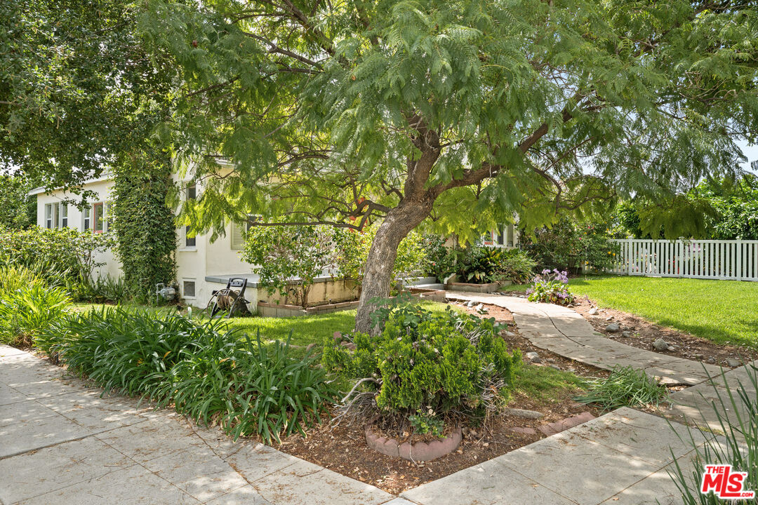 2556 East Villa Street Pasadena, CA 91107 - Photo 3 of 27