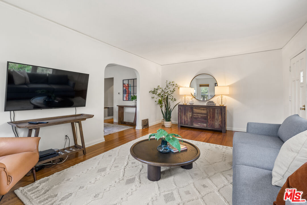 2556 East Villa Street Pasadena, CA 91107 - Photo 7 of 27