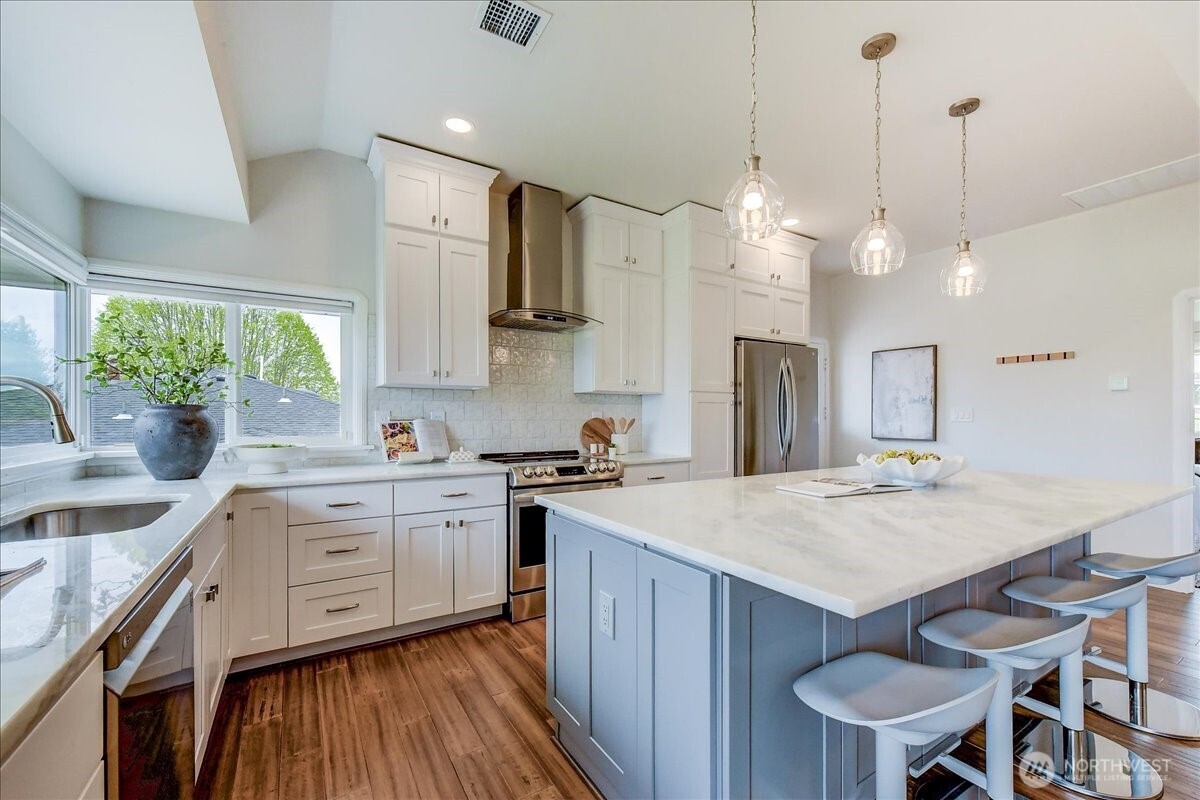 3228 57th Avenue Southwest Seattle, WA 98116 - Photo 13 of 38