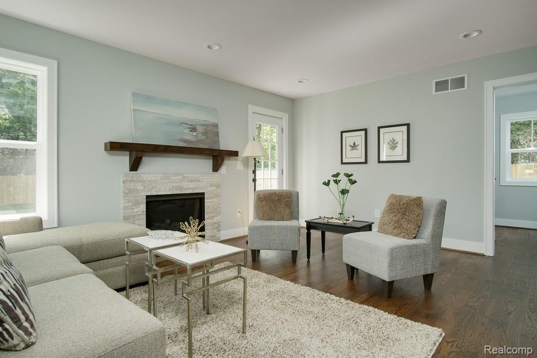 2832 Windemere Road Birmingham, MI 48009 - Photo 11 of 30 Windermere-Staged-008.jpg