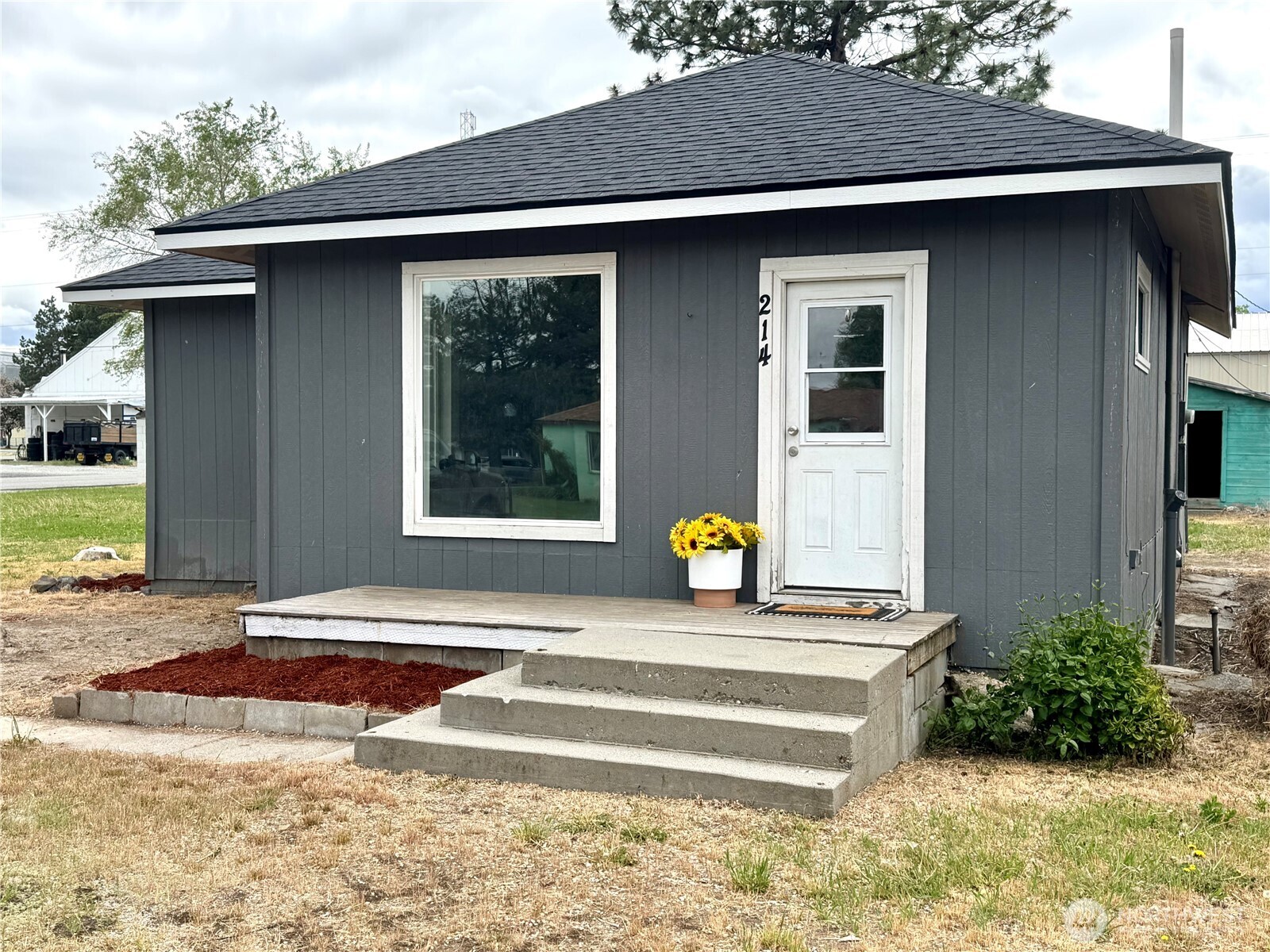 214 Hamilton Street Mansfield, WA 98830 - Photo 1 of 32