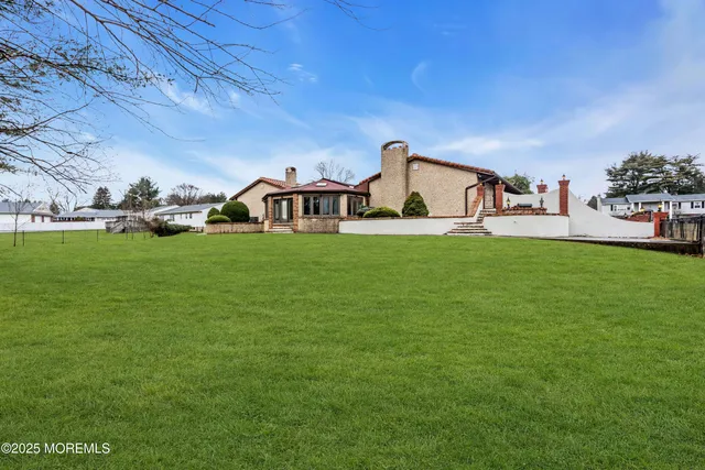 a black and white photo of a room