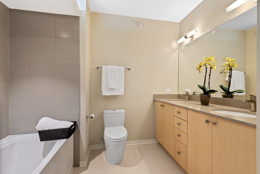 807 Davis Street, Unit 807 Evanston, IL 60201 - Photo 11 of 18