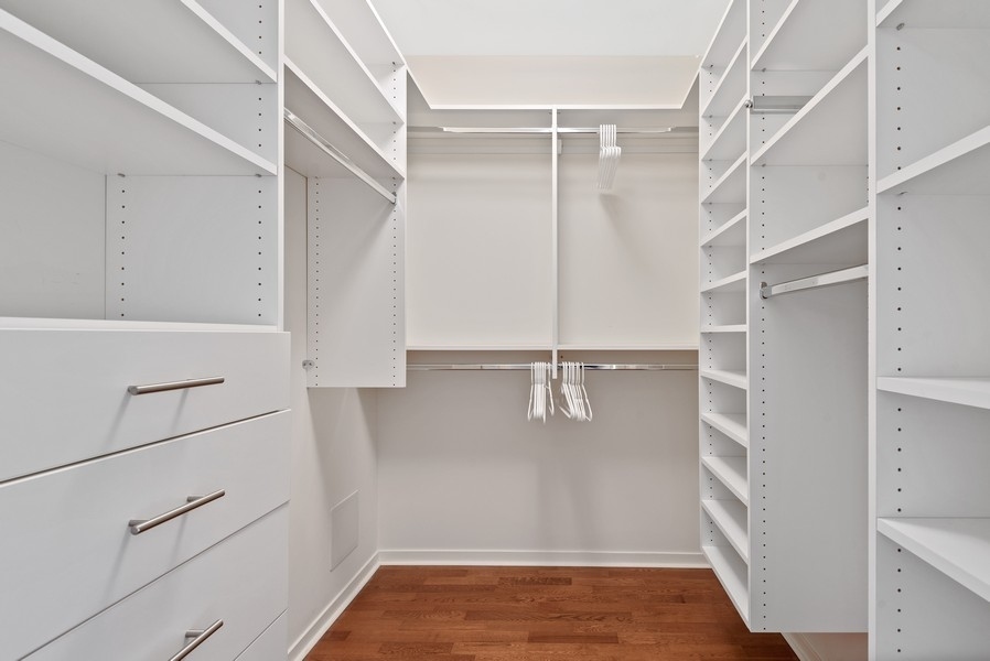 807 Davis Street, Unit 807 Evanston, IL 60201 - Photo 12 of 18