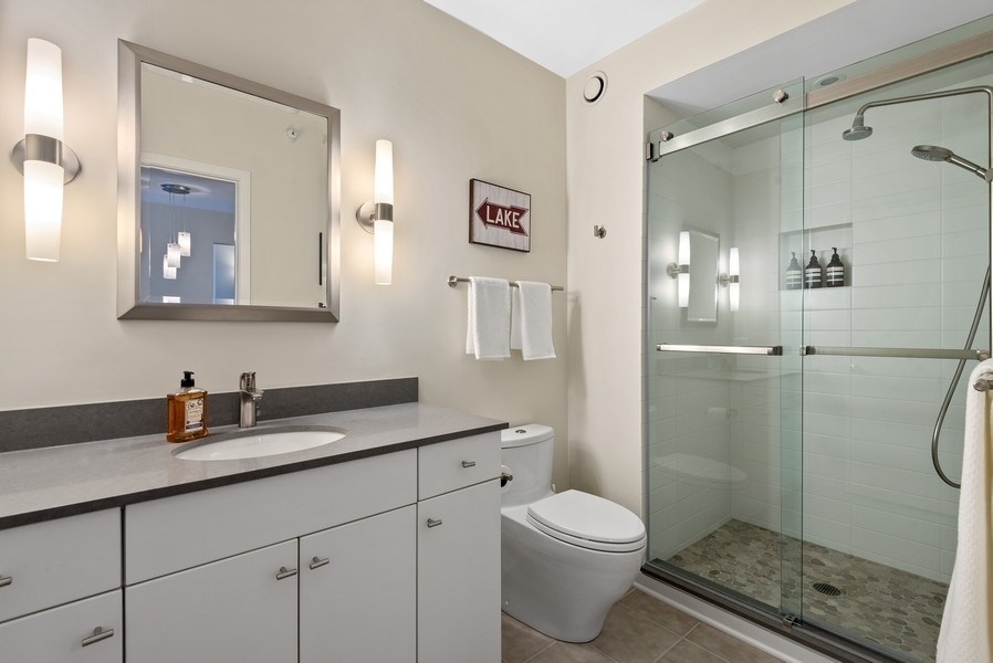 807 Davis Street, Unit 807 Evanston, IL 60201 - Photo 14 of 18