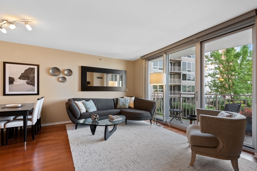 807 Davis Street, Unit 807 Evanston, IL 60201 - Photo 5 of 18