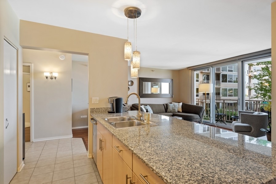 807 Davis Street, Unit 807 Evanston, IL 60201 - Photo 8 of 18