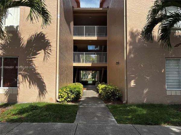 $2,300 | 10521 Southwest 158th Court, Unit 303, Miami, FL 33196