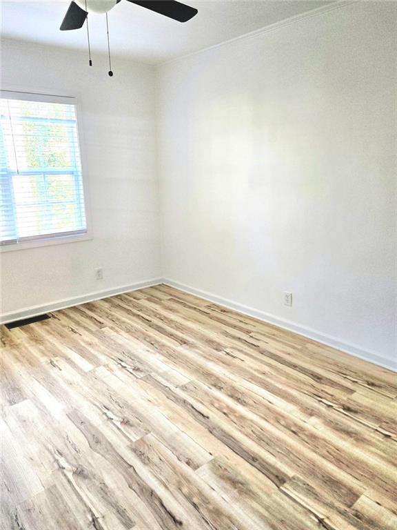 522 Wimbledon Road Northeast Atlanta, GA 30324 - Photo 13 of 15 an empty room with a window