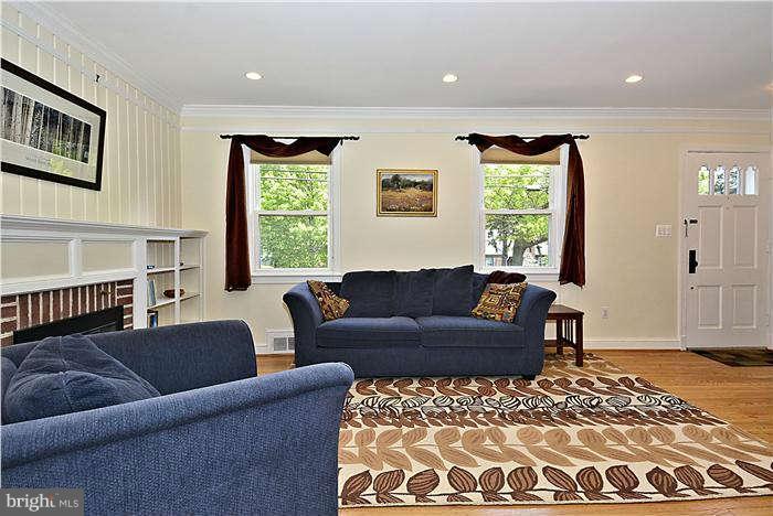 504 Lanark Way Silver Spring, MD 20901 - Photo 2 of 28 Interior (General)