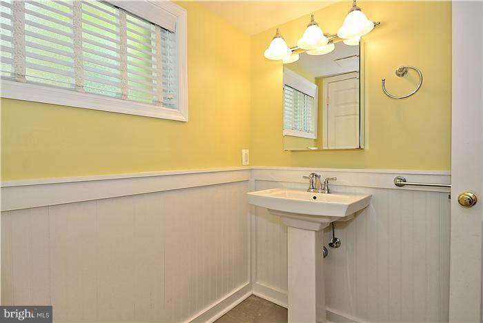 504 Lanark Way Silver Spring, MD 20901 - Photo 18 of 28 Interior (General)