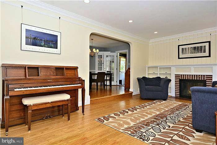504 Lanark Way Silver Spring, MD 20901 - Photo 3 of 28 Interior (General)