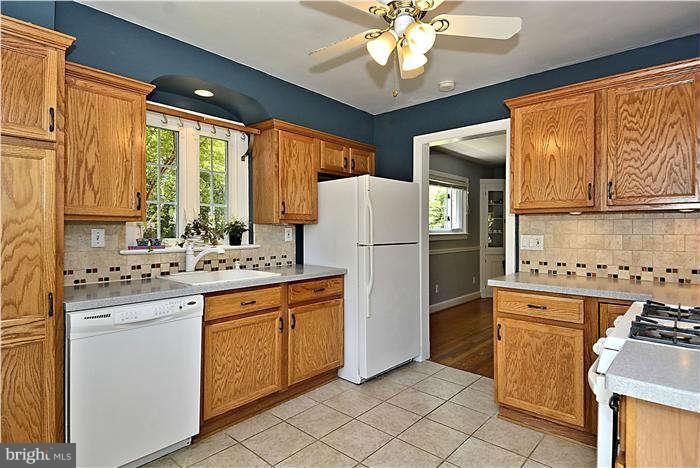 504 Lanark Way Silver Spring, MD 20901 - Photo 8 of 28 Interior (General)