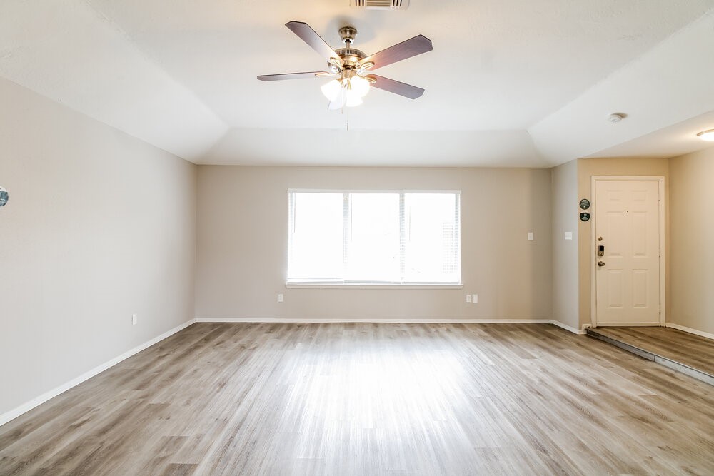 1206 Cable Way Crosby, TX 77532 - Photo 4 of 16