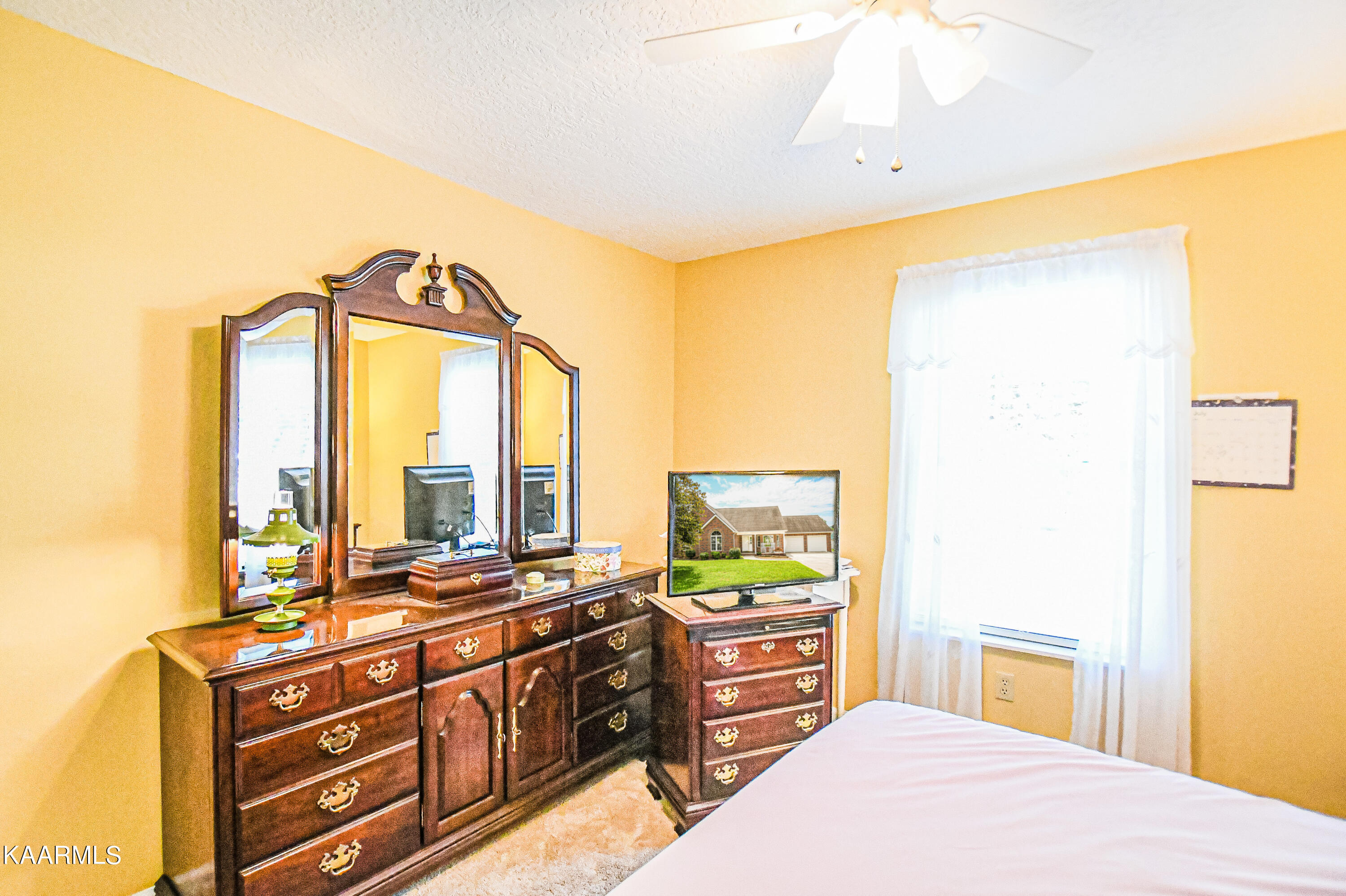 262 Springfield Lane Jacksboro, TN 37757 - Photo 25 of 58 Master Suite
