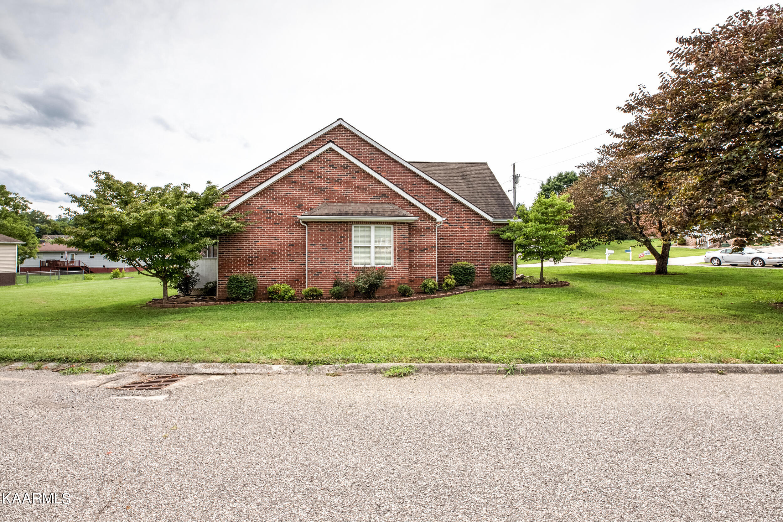 262 Springfield Lane Jacksboro, TN 37757 - Photo 8 of 58 262 Springfield Ln-7