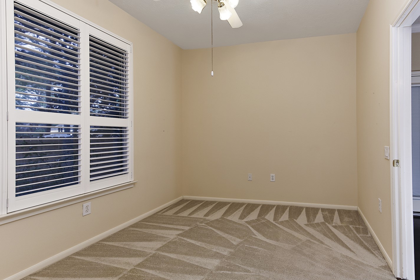 15 Lilac Ridge Place The Woodlands, TX 77384 - Photo 14 of 33