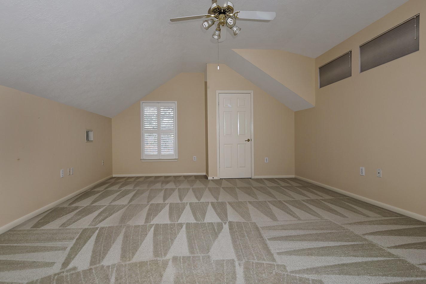 15 Lilac Ridge Place The Woodlands, TX 77384 - Photo 19 of 33