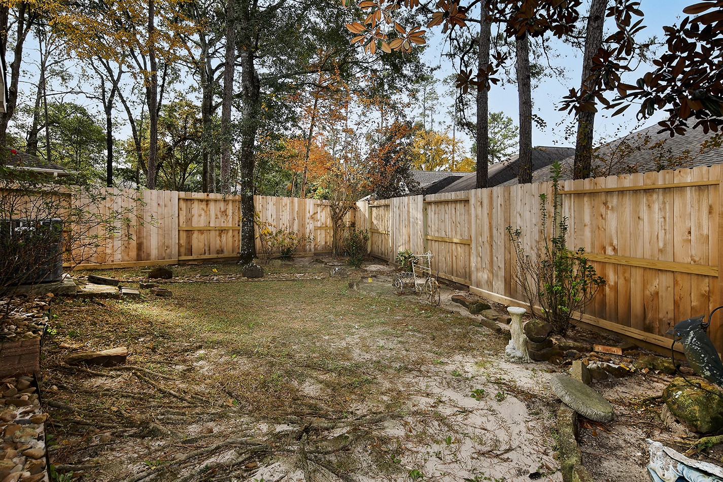 15 Lilac Ridge Place The Woodlands, TX 77384 - Photo 23 of 33